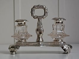Niederländische Schreibgarnitur von 1853 – Silber / Glas